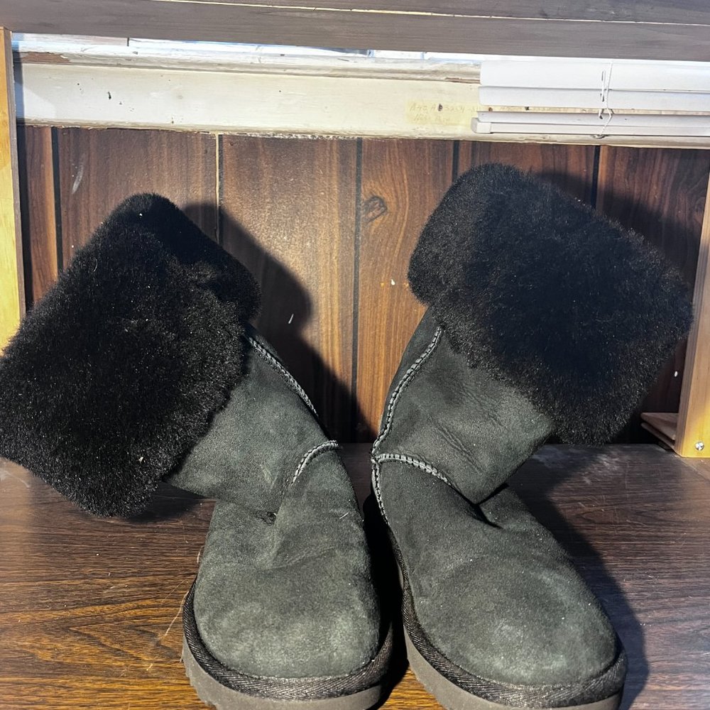 UGS BOOTS - Picture 6 of 6